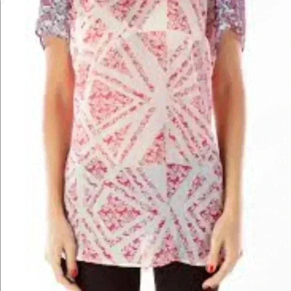 CAbi Sheer Red White Blue Blouse Size M - Picture 5 of 6